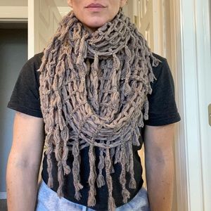 BOGO❗️Steve Madden infinity scarf